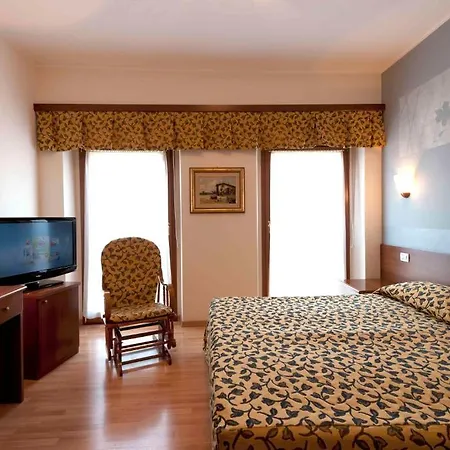 아이 캄피 디 마르첼로 호텔 3*